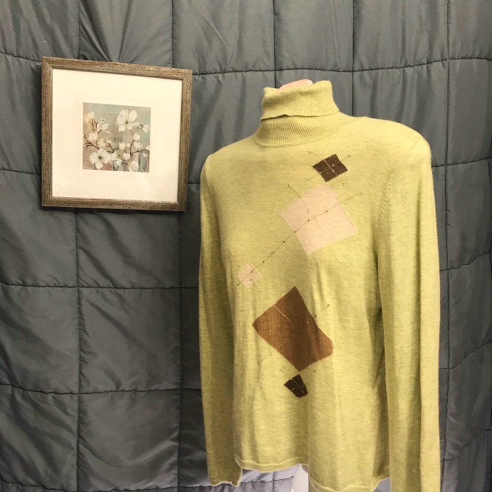 size medium vintage casual turtleneck